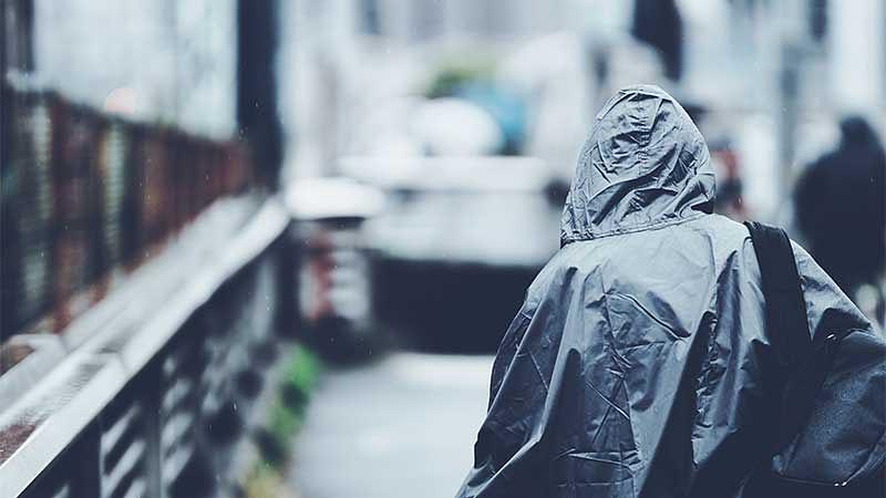 雨の日の絶景巡りに役立つ持ち物と服装