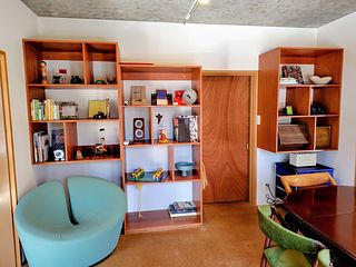 ダイニングエリアの読書スペースソファはデンマーク製(True Love Sofa