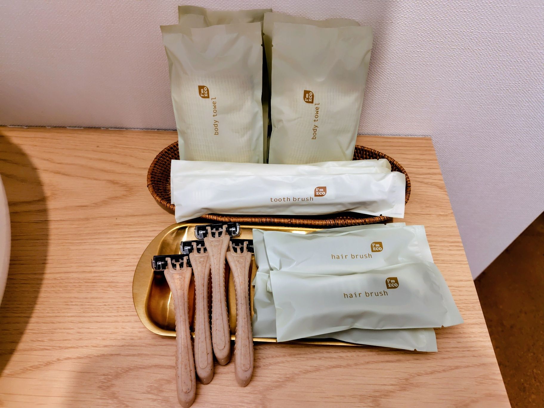 アメニティ類　カミソリ・ヘアブラシ・歯ブラシ・綿100％ボディタオル　エコ商品(バイオマス製品）