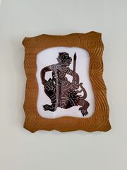 カンボジアのレザーアートの額は那須在住工芸作家、木葉悦(こばえつ)さん作 火炎文様 手彫り