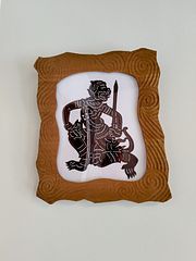 カンボジアのレザーアートの額は那須在住工芸作家、木葉悦(こばえつ)さん作 火炎文様 手彫り