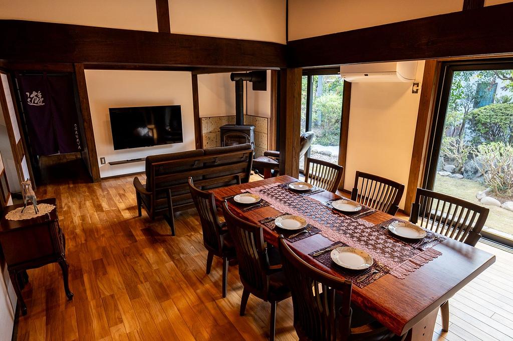 リビング、ダイニング全景