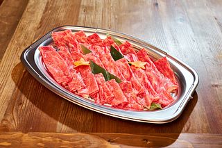 しゃぶしゃぶ（黒毛和牛200ｇ、鍋野菜）7700円/人