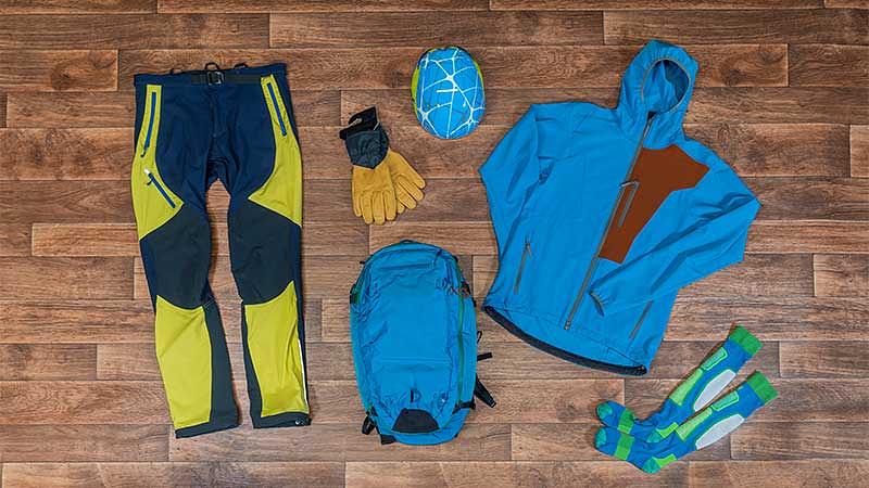 男女別・春の登山コーディネート例