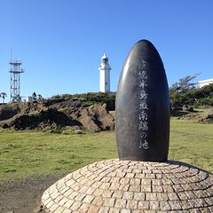 【野島埼灯台】岬の先端には「最南端の石碑」もあり、夕日スポットです。