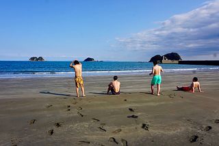 サウナの後は海で天然水風呂＆外気浴