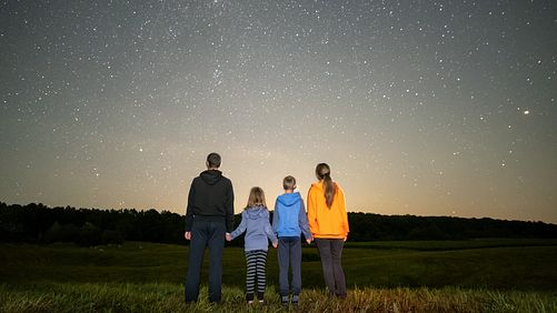 2026年みずがめ座η流星群はいつ？見頃・方角・どこで見える？おすすめ貸別荘・コテージ・一棟貸しも紹介