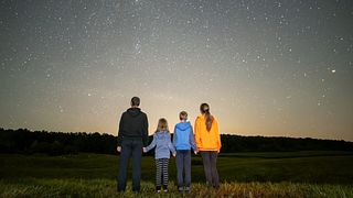 2026年みずがめ座η流星群はいつ？見頃・方角・どこで見える？おすすめ貸別荘・コテージ・一棟貸しも紹介