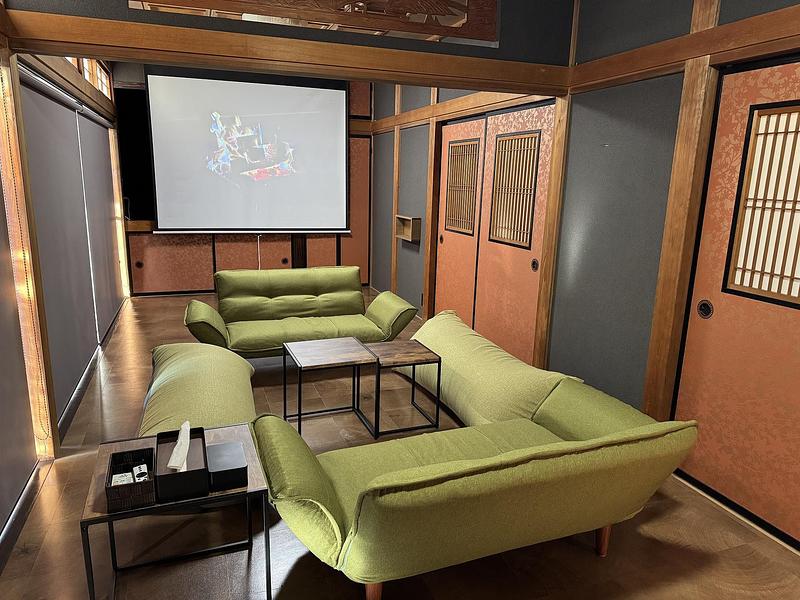 プロジェクターで映画鑑賞