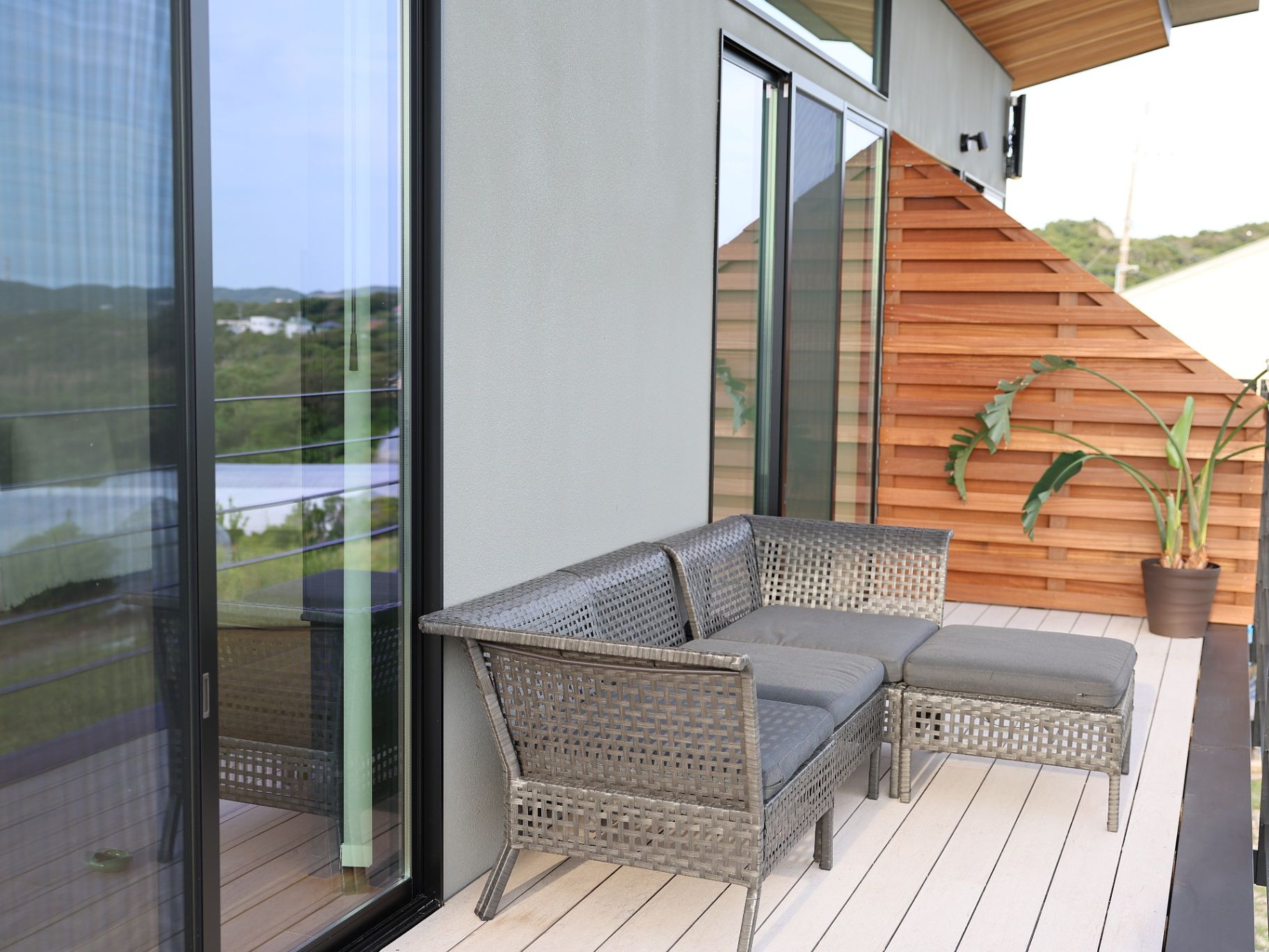 海を望めるベランダ