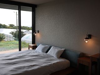 洋室にはキングベッド