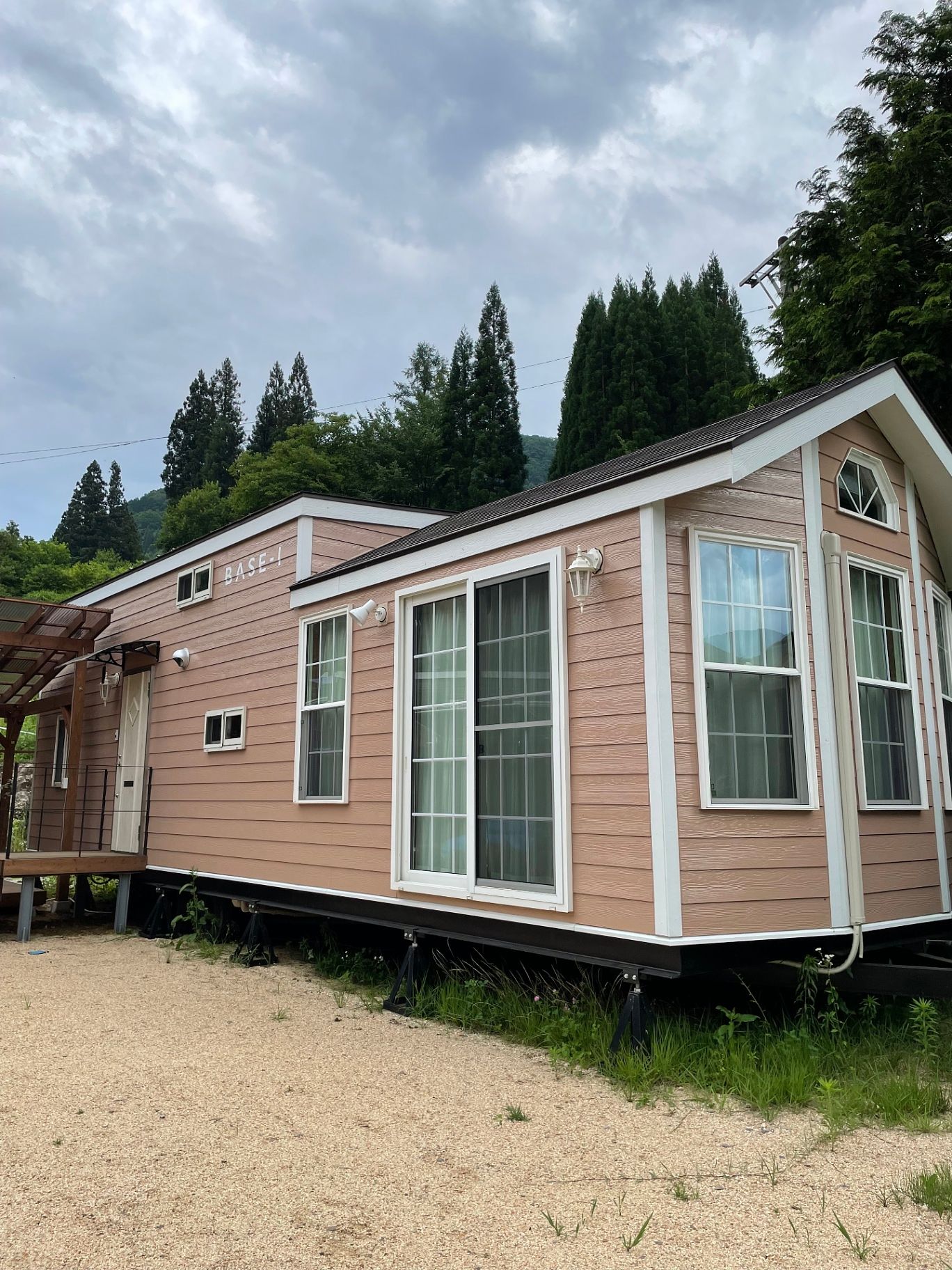 ピンクのかわいらしい外観です