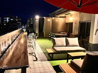 夜、バルコニーはライトアップで素敵な空間になります