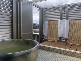 露天風呂　滞在中何度でもお好きな時間にご利用いただけます。温泉ではありません。