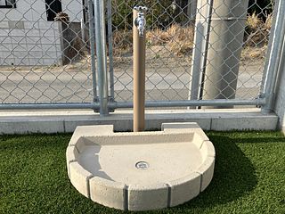 【ドッグラン】ドッグランに屋外水栓を設置。遊んだ後もすぐに洗えて便利です
