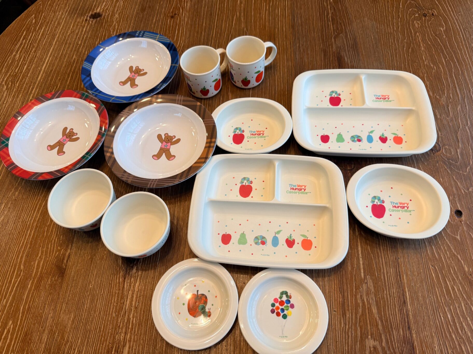 お子様用の食器類