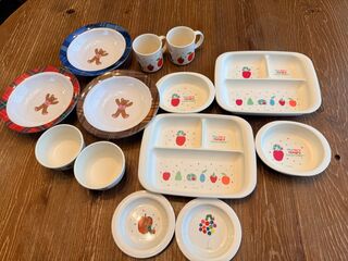 お子様用の食器類