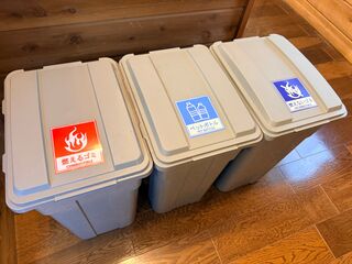 ゴミ袋もあります。分別後のゴミは置いてお帰りいただけます。