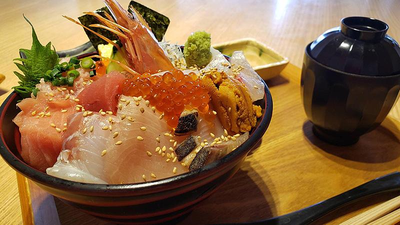 旬の味覚を味わうグルメスポット