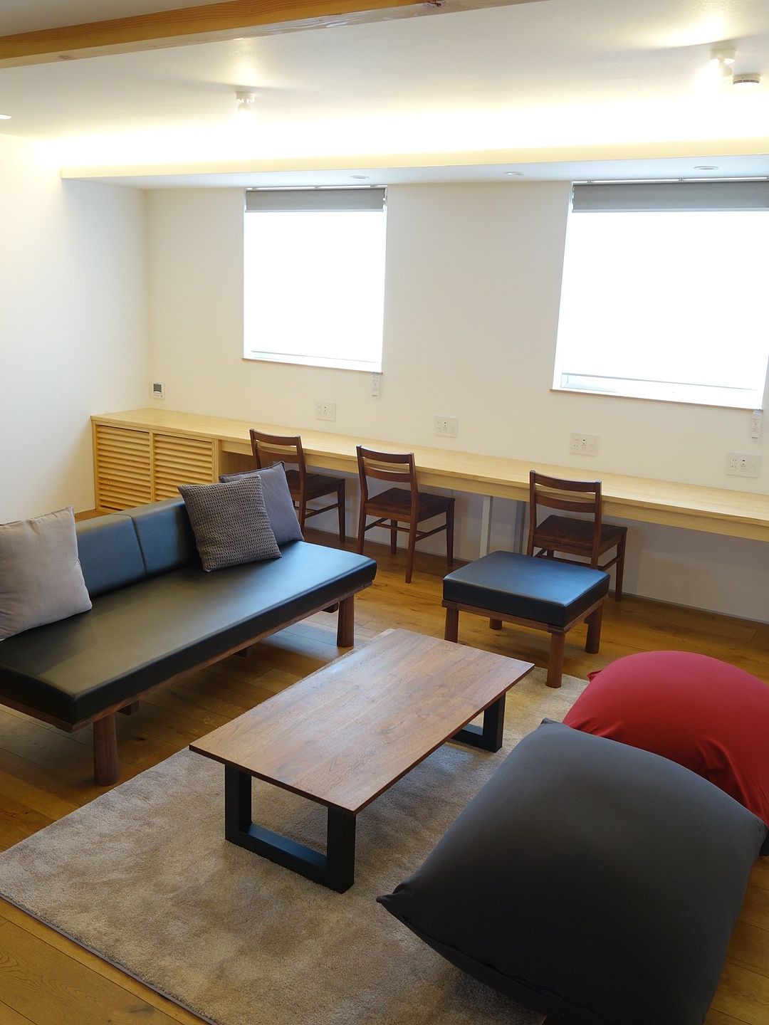 やわらかい光が差しこむリビング。