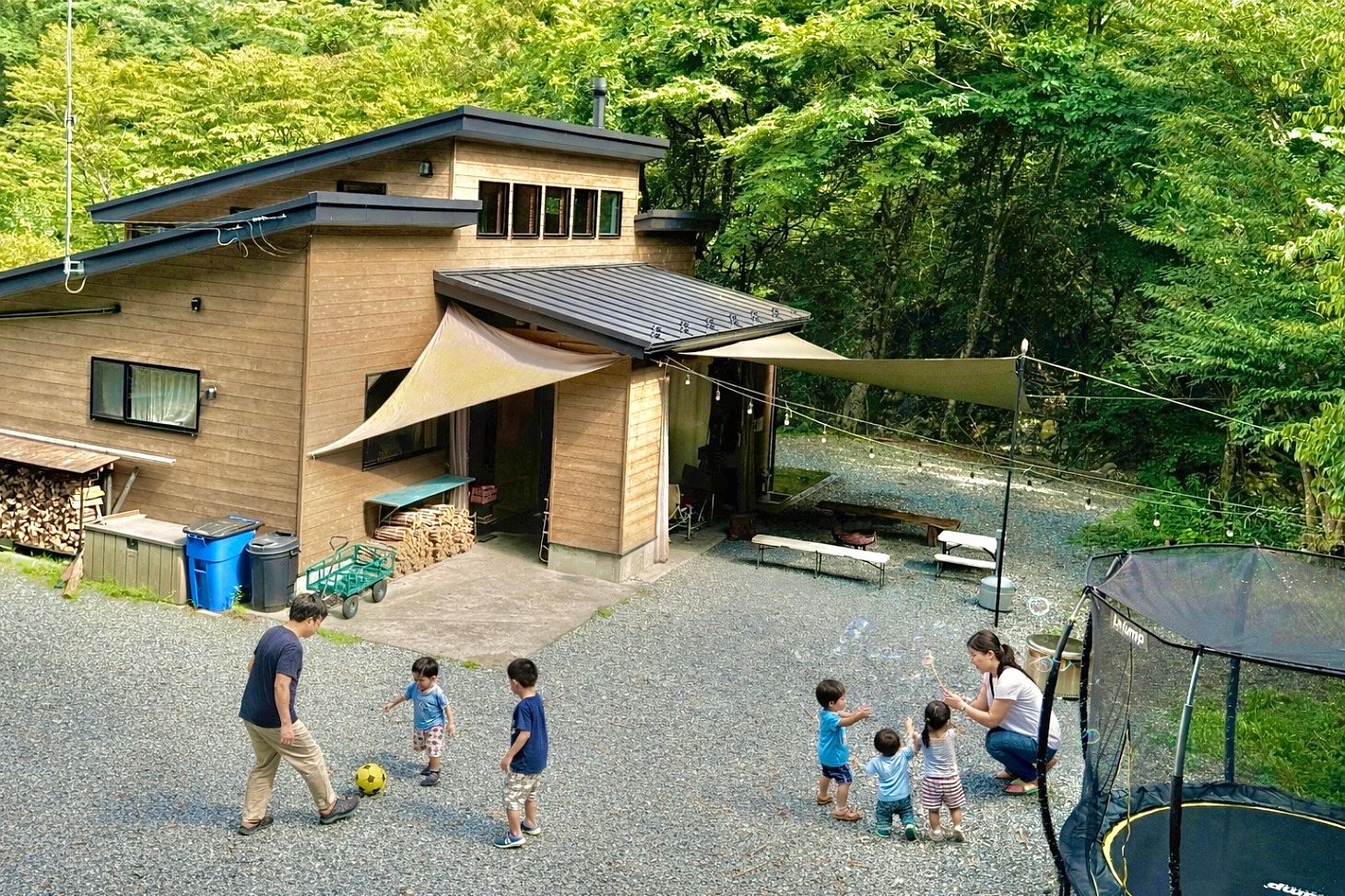 広々とした敷地で家族で遊べる！