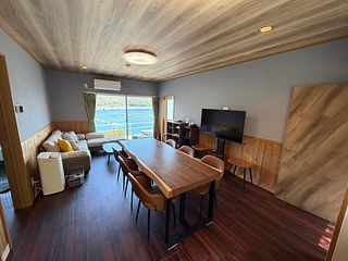 キッチンからリビングまでの14畳のフロア。