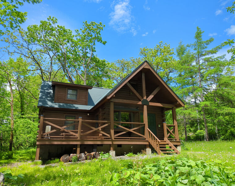 スウェーデン産100％の木材で建てられたログハウス