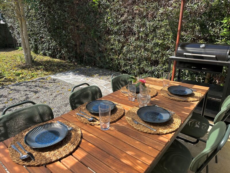 雨の日でも安心の屋根付きBBQスペース