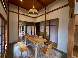 ダイニングテーブル