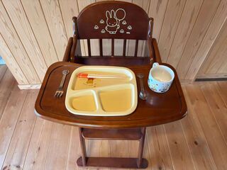 お子様用の椅子や食器もご用意しています。