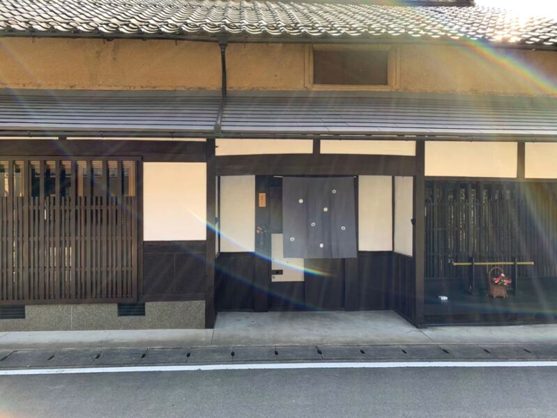 築190年の旅籠あぶらや。山麗しく、水清く、眺めゆかしき里山です。