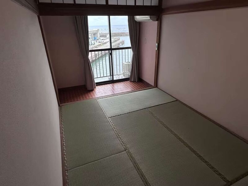2階6畳+窓辺1.5畳