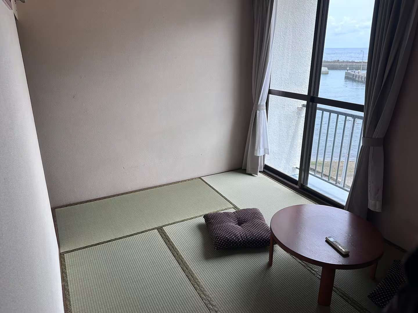2階側面の6畳+床の間