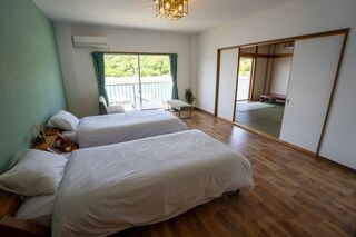 寝室A(最大8名)