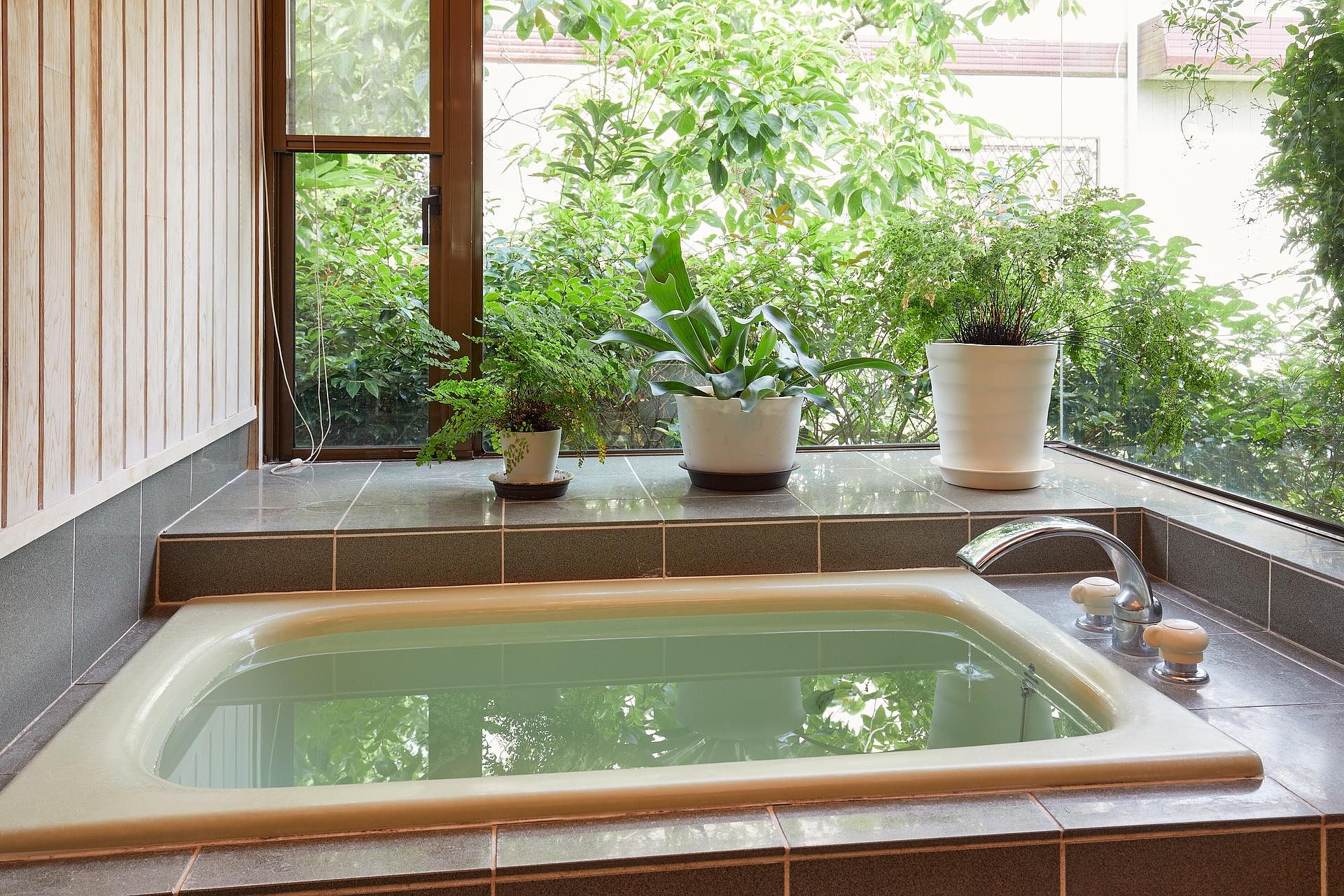 明るくて、天井の高いお風呂