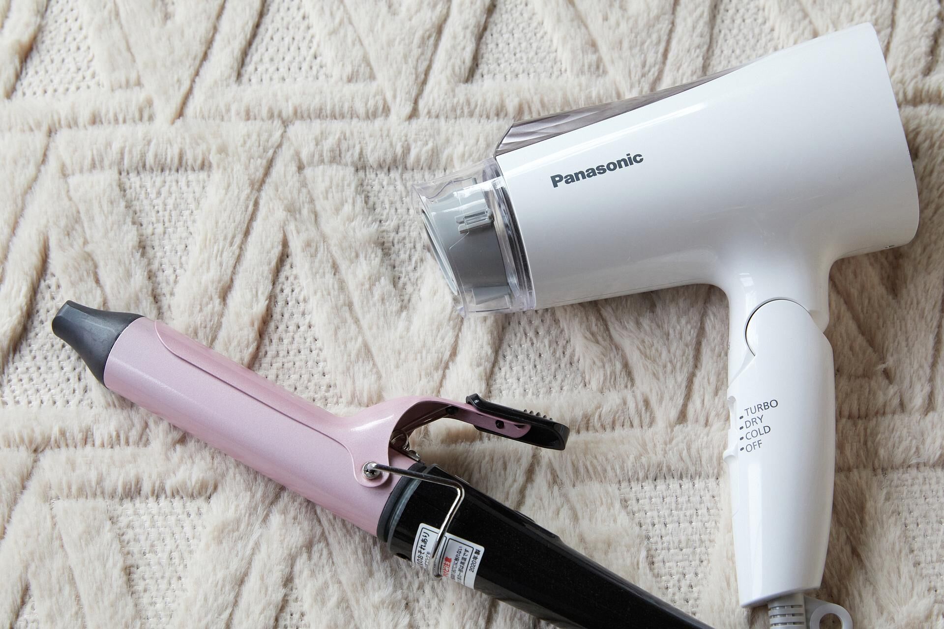 ヘアドライヤーとヘアアイロン