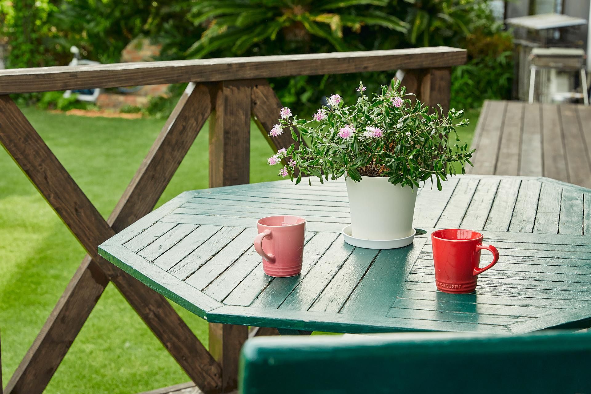 テラスのテーブル、朝食をテラスで。