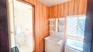 浴室:バス・トイレ別。コンパクトながら深めの浴槽で、毎回丁寧に清掃しています。