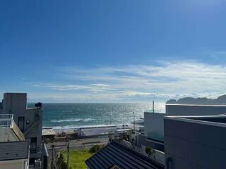海を望む屋上テラス