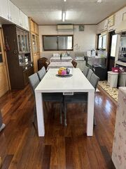 自炊や団らんに使える、広々としたキッチン