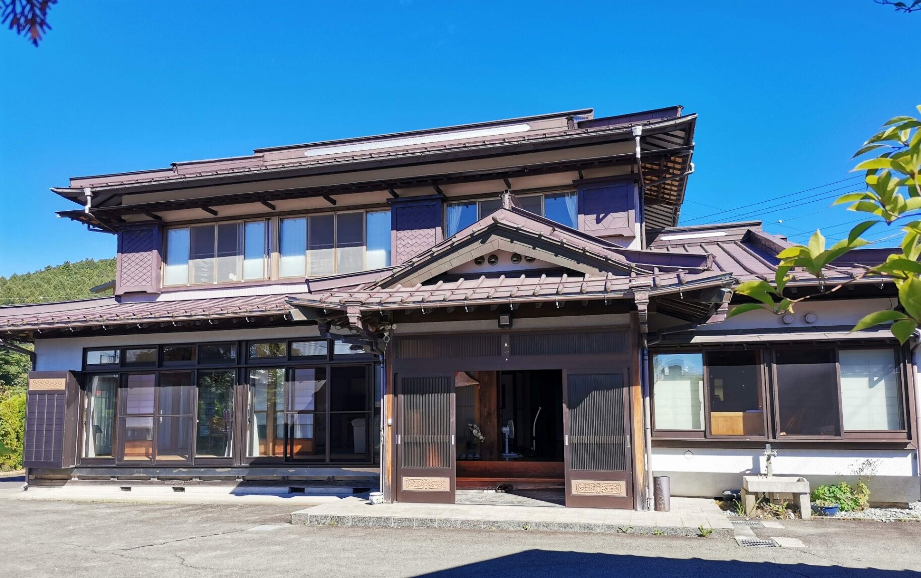 和の趣を感じる、広々とした一棟貸しの古民家