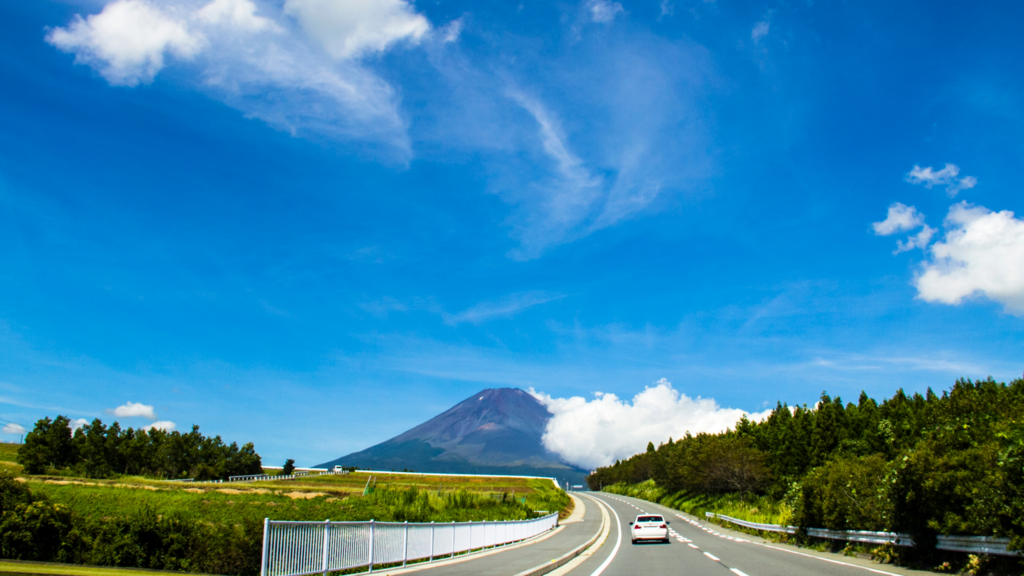 富士山に続く道