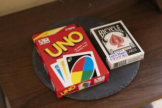 トランプ、UNOなどのカードゲームを楽しんでください。