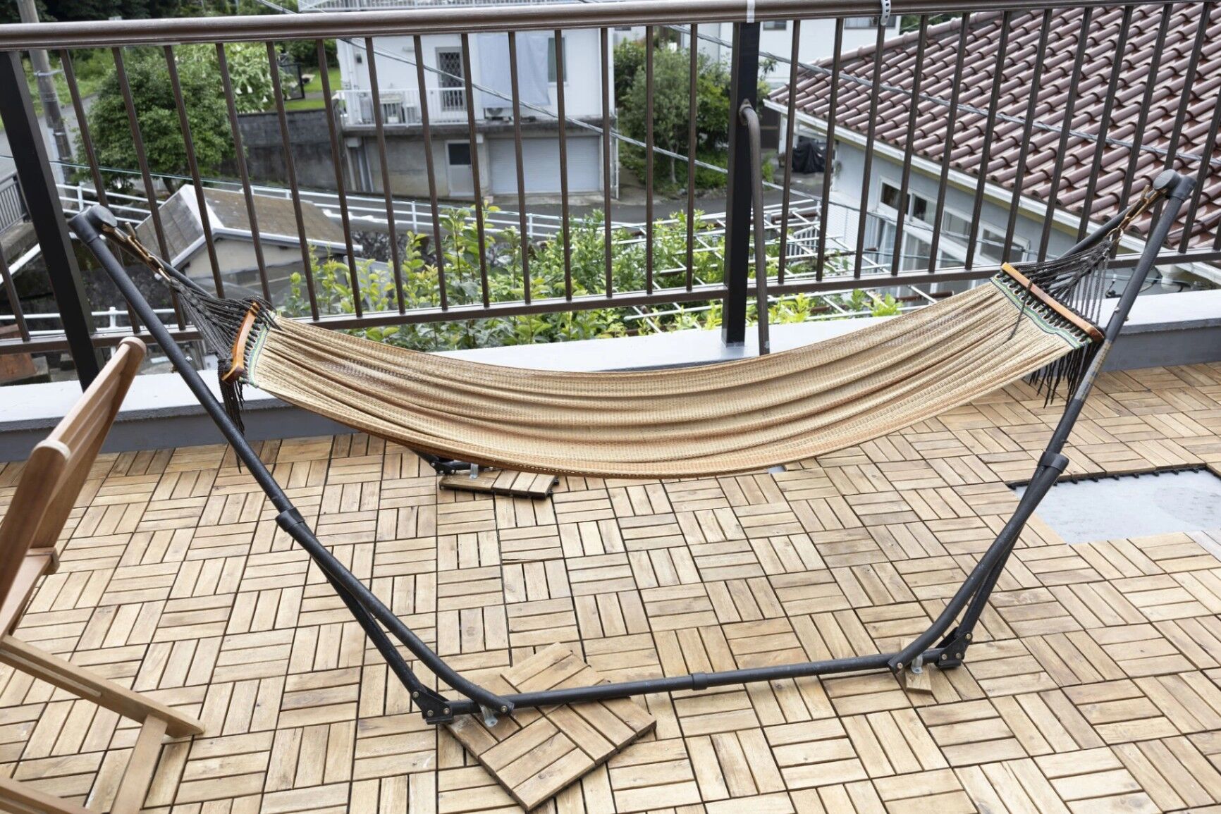 バルコニーにはハンモックがあります。