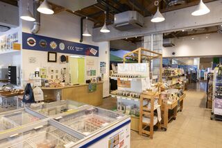 道の駅くるら戸田のお土産グッズ売り場。戸田しか売っていないものもあるのでぜひお求めください。