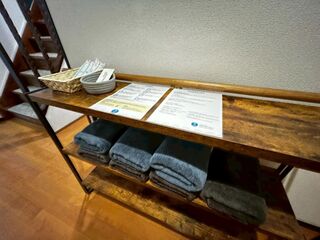 ふあふあのバスタオル、施設案内、周辺施設案内など置いています