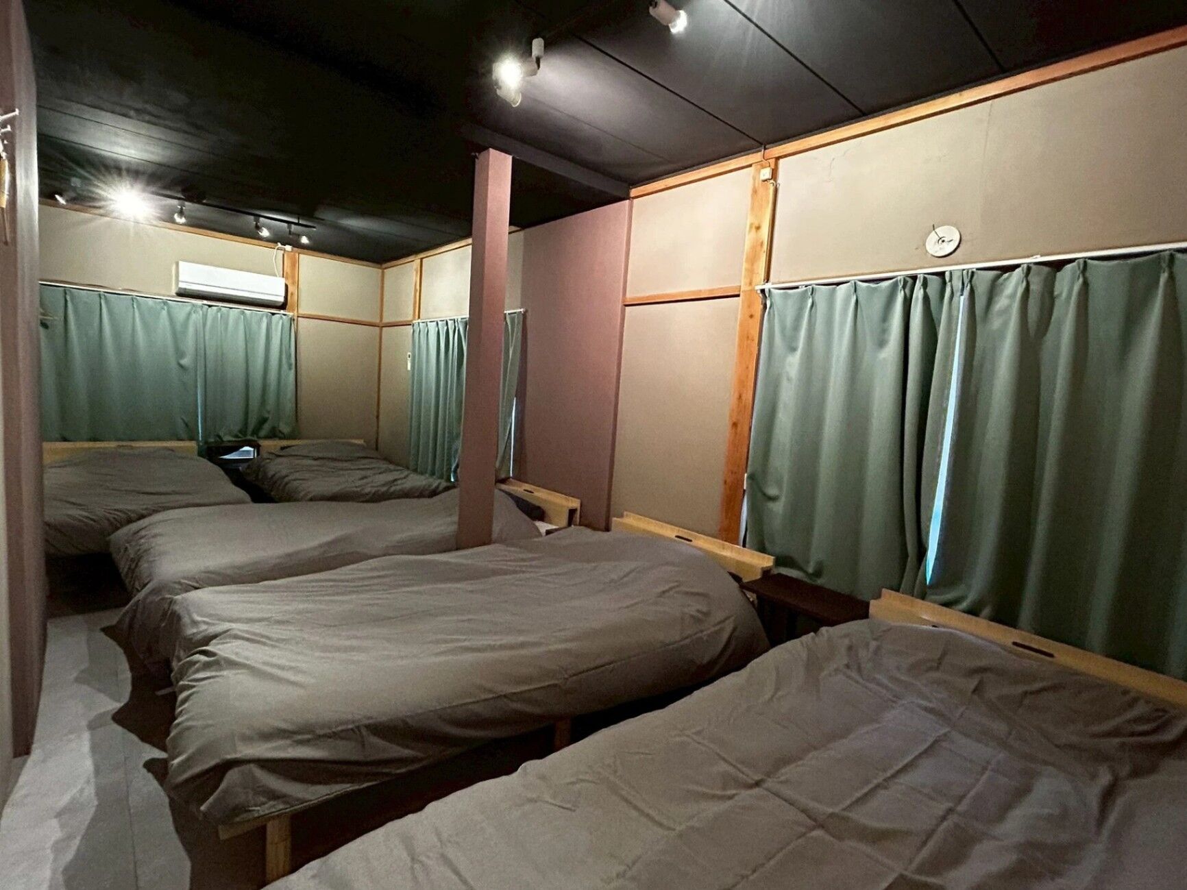 ５名様のベッドがある寝室A