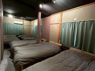 5名様のベッドがある寝室A