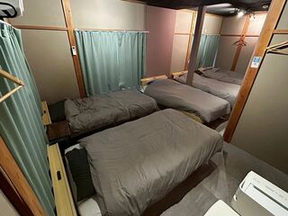 5名様のベッドがある寝室A