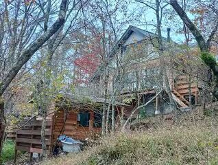 サウナ小屋と母屋